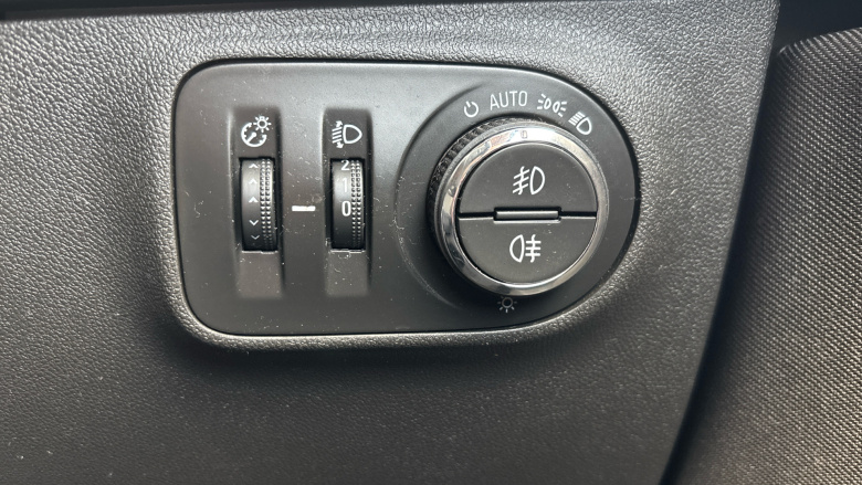 Vauxhall Corsa 1.4 SE Nav 5dr Petrol Hatchback